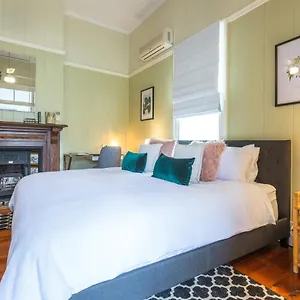 99 Kirkland Bed & Breakfast Brisbane